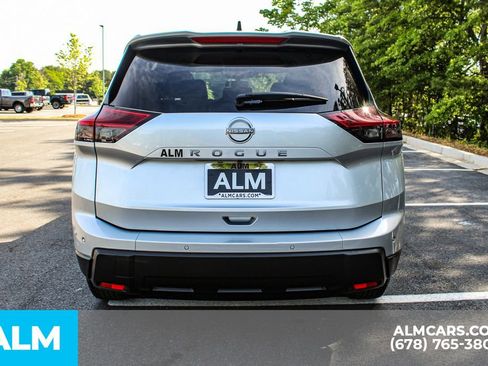Used 2024 Nissan Rogue S FWD image 11