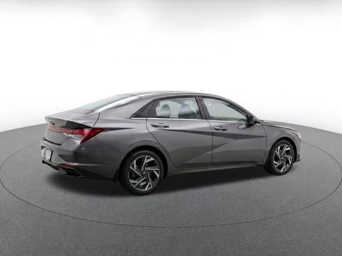 Used 2025 Hyundai Elantra SEL FWD image 9