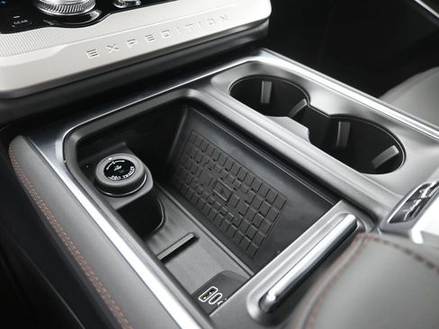 New 2025 Ford Expedition Active image 30