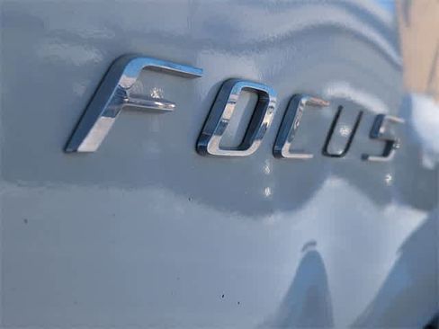 Used 2010 Ford Focus SE image 12