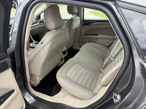 Used 2019 Ford Fusion SE image 13