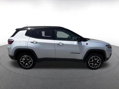 Used 2025 Jeep Compass Trailhawk AWD/4WD image 16