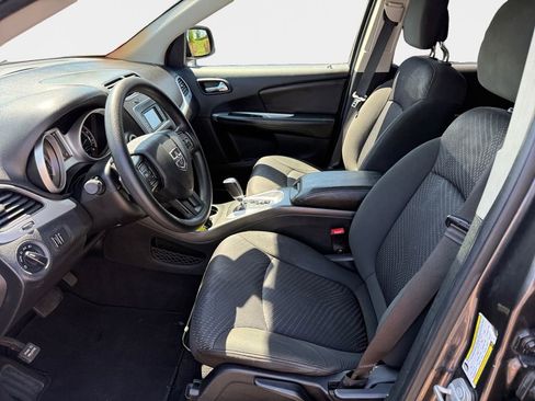 Used 2020 Dodge Journey SE w/ Blacktop Package FWD image 12