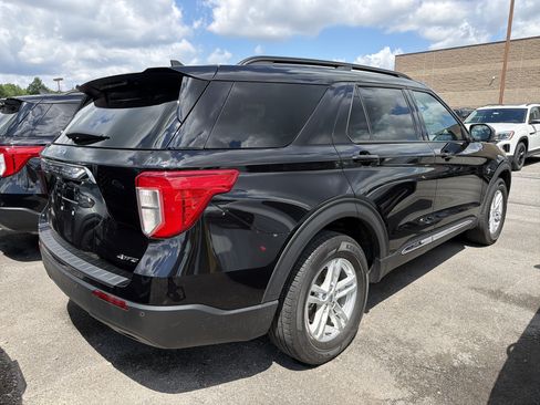 Used 2023 Ford Explorer XLT AWD/4WD image 6