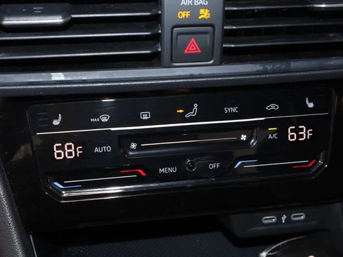 Used 2025 Volkswagen Jetta Sport FWD image 30