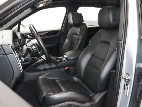 Used 2021 Porsche Cayenne w/ Premium Package image 20