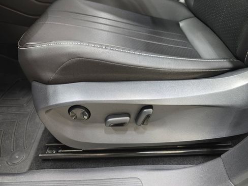 Used 2022 Volkswagen Tiguan SE image 28