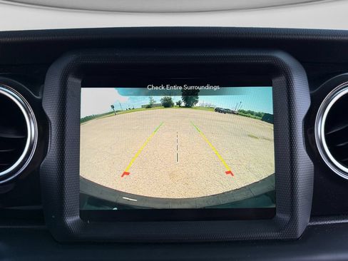 Used 2022 Jeep Wrangler Unlimited Sahara AWD/4WD image 27