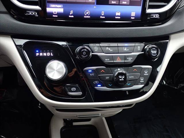 Used 2024 Chrysler Pacifica Touring-L FWD image 20
