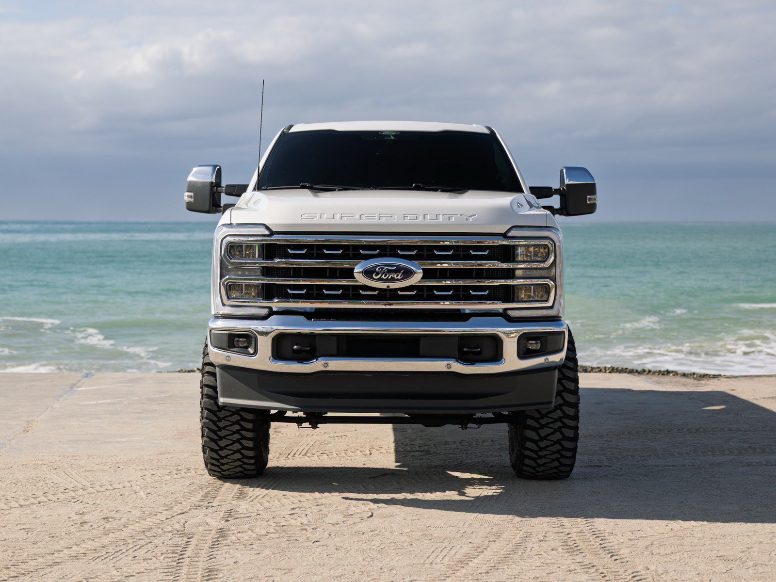 Used 2025 Ford F250 Lariat w/ Lariat Ultimate Package AWD/4WD image 2