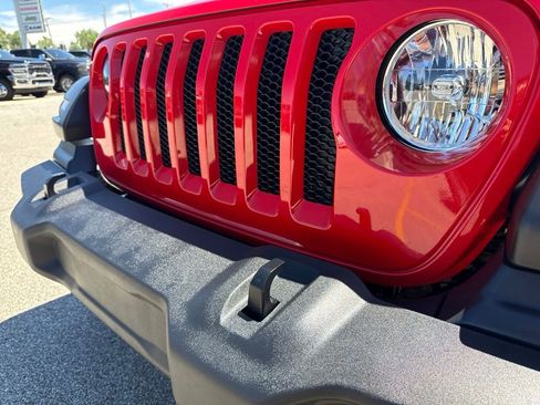 Used 2019 Jeep Wrangler Sport AWD/4WD image 15