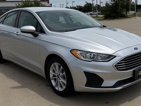 Used 2019 Ford Fusion SE FWD image 8
