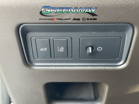 Used 2018 Land Rover Discovery HSE AWD/4WD image 27