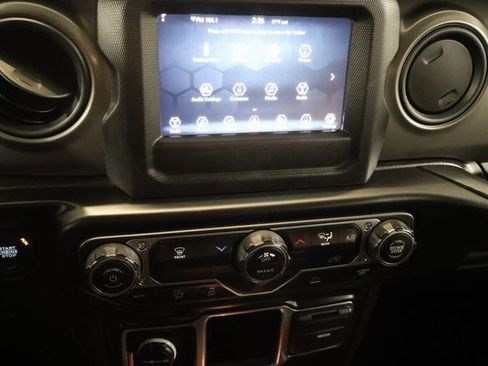 Used 2022 Jeep Wrangler Sport image 17