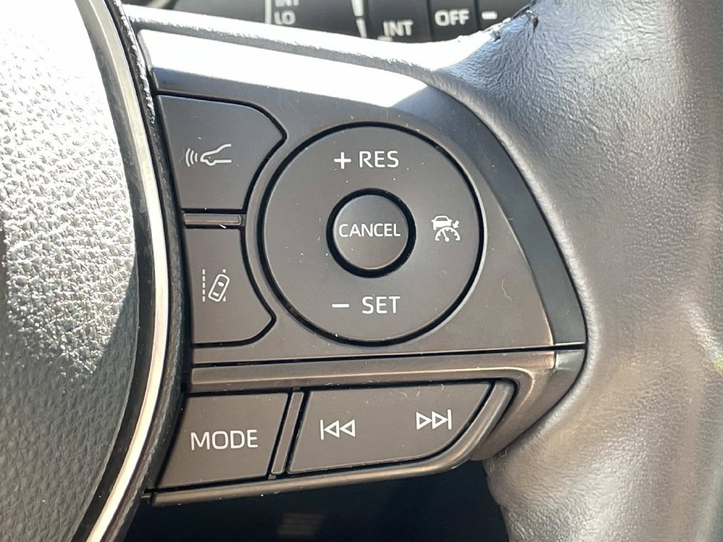 Used 2019 Toyota RAV4 XLE Premium FWD image 25
