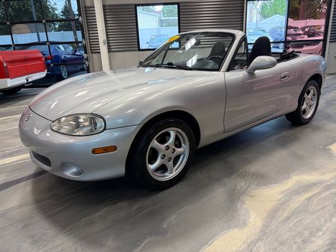 Used 2001 MAZDA MX-5 Miata RWD image 29