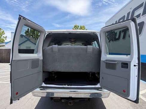 Used 2011 Ford E-350 and Econoline 350 XLT RWD image 12