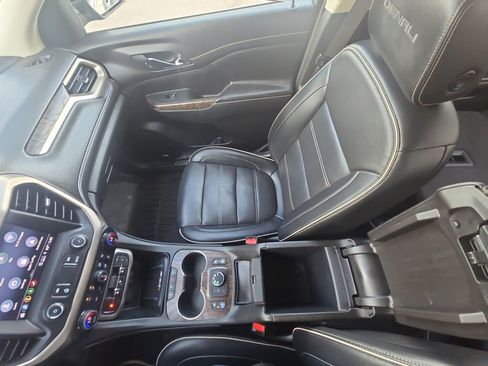 Used 2023 GMC Acadia Denali w/ Black Diamond Edition image 28