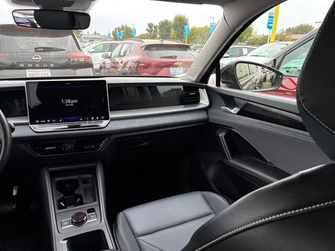 Used 2026 Volkswagen Tiguan SE AWD/4WD image 37