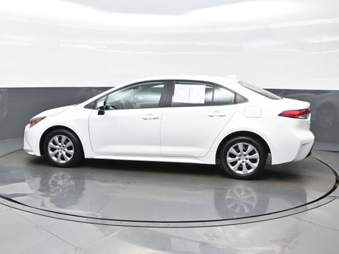 Used 2024 Toyota Corolla LE FWD image 3