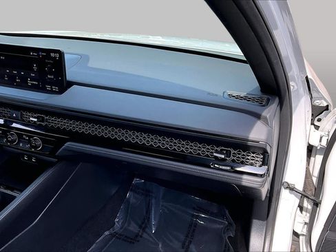 Used 2024 Honda Accord Sport image 18