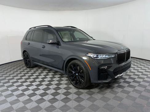 Used 2022 BMW X7 xDrive40i w/ M Sport Package AWD/4WD image 7