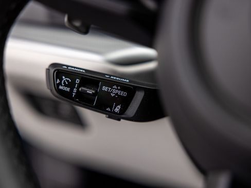 Certified 2025 Porsche Cayenne AWD/4WD image 50