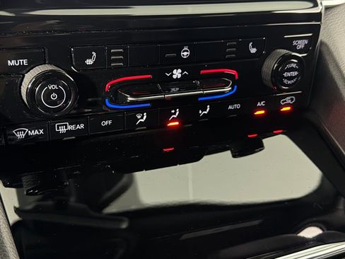 Used 2025 Jeep Grand Cherokee Altitude image 20