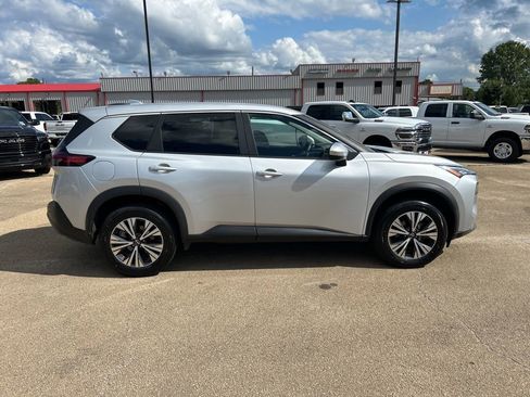 Used 2023 Nissan Rogue SV image 6