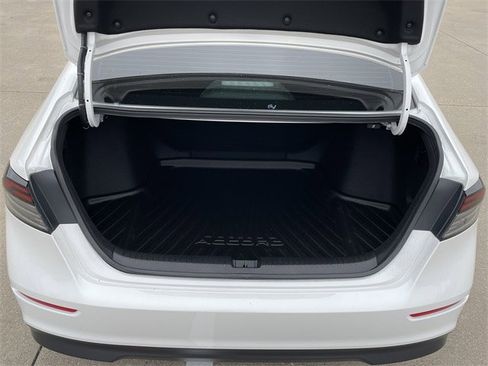 Certified 2025 Honda Accord LX image 27