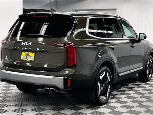 Used 2025 Kia Telluride S FWD image 12