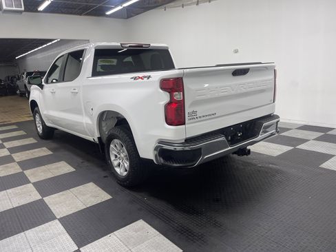 Used 2025 Chevrolet Silverado 1500 LT image 2