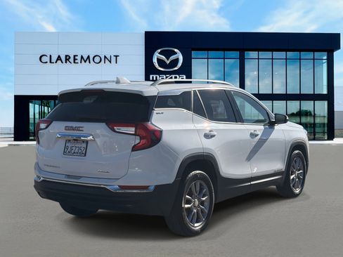 Used 2024 GMC Terrain SLT image 5