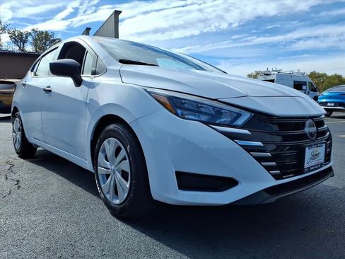 Used 2025 Nissan Versa S image 9