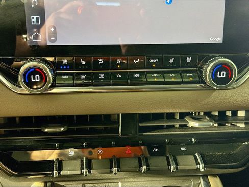 Used 2023 GMC Canyon Denali AWD/4WD image 16