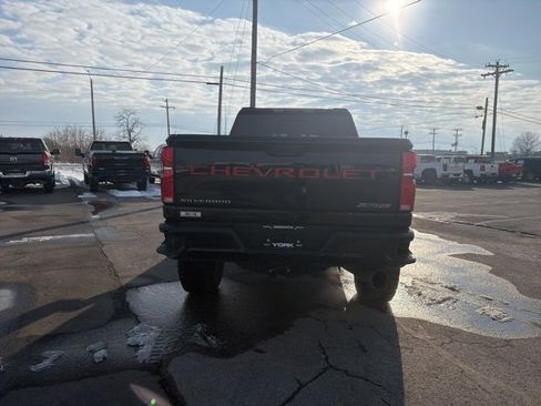Used 2025 Chevrolet Silverado 2500 ZR2 image 7