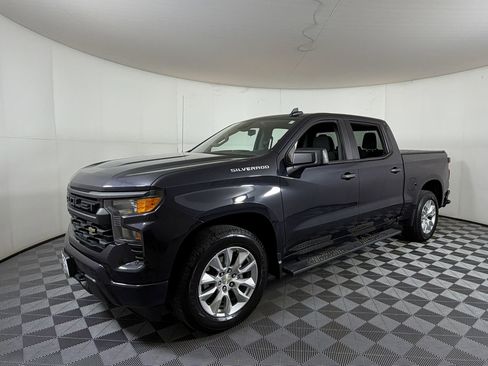 Used 2022 Chevrolet Silverado 1500 Custom RWD image 2