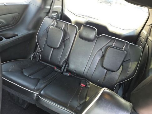 Used 2018 Chrysler Pacifica Limited image 5