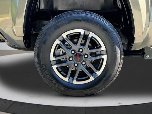 Used 2025 Toyota Tacoma TRD Sport AWD/4WD image 35