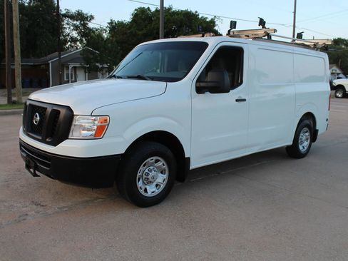 Used 2021 Nissan NV 2500 SV image 9