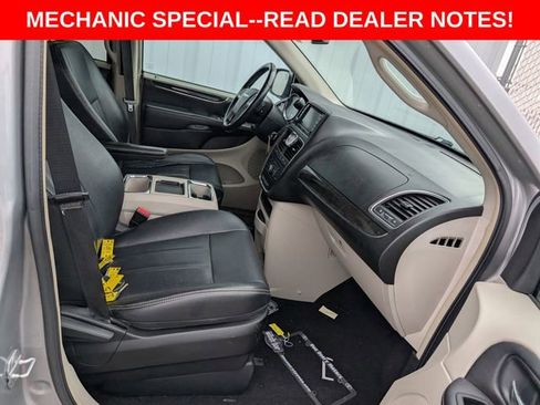 Used 2014 Chrysler Town & Country Touring image 18