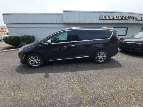 Certified 2019 Chrysler Pacifica Limited w/ Advanced Safetytec Group FWD image 22