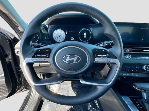 Used 2024 Hyundai Elantra SEL FWD image 11