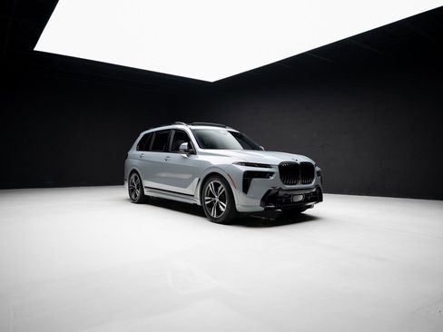 Used 2025 BMW X7 xDrive40i w/ M Sport Package image 91