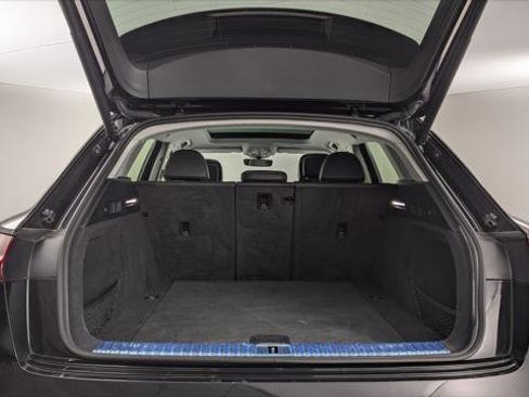 Used 2023 Audi e-tron Premium image 18
