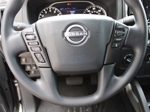 Used 2025 Nissan Frontier SV image 11
