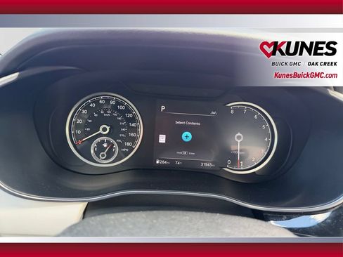 Used 2025 Genesis G70 2.5T AWD/4WD image 32