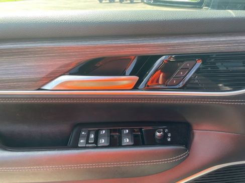 Used 2024 Jeep Wagoneer Series II w/ Flexible Seating Group AWD/4WD image 19