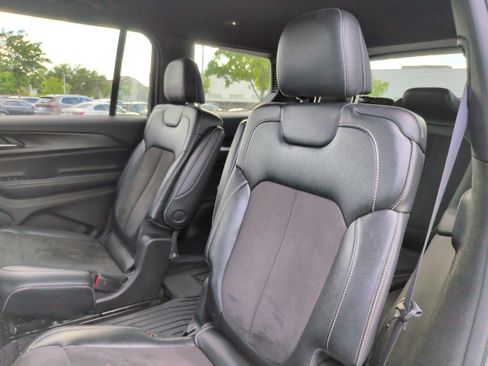 Used 2023 Jeep Grand Cherokee L Laredo image 33