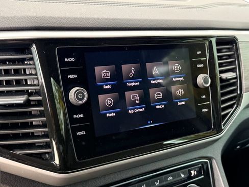 Used 2022 Volkswagen Atlas Cross Sport SE image 6